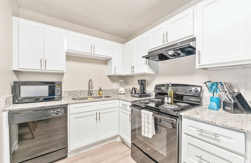 Pleasant Valley Appartement | Quaint 2BR King Suite w Gym&Pool close to DT