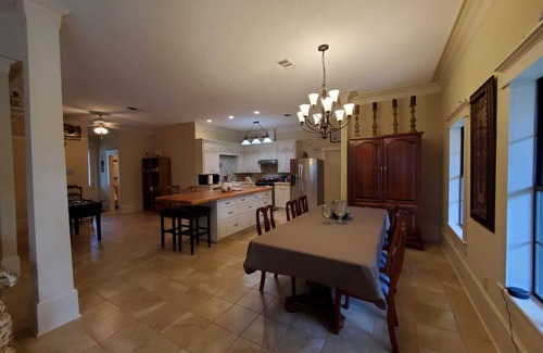 New Ulm Autre | Quaint 4 Bedroom Farmhouse near Round Top, New Ulm
