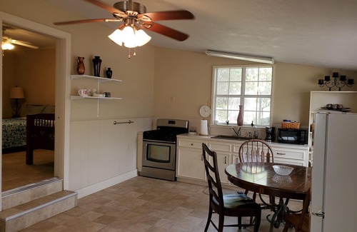 New Ulm Autre | Quaint 4 Bedroom Farmhouse near Round Top, New Ulm