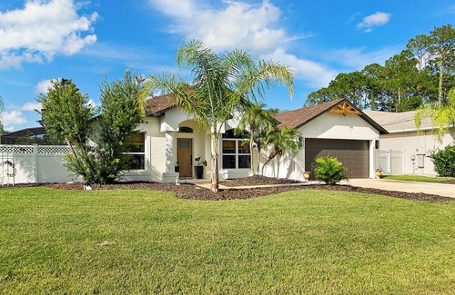 Palm Coast Maison | Quaint 4-bedroom Pool house with AC in Palm Coast