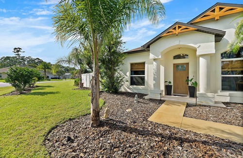 Palm Coast Maison | Quaint 4-bedroom Pool house with AC in Palm Coast