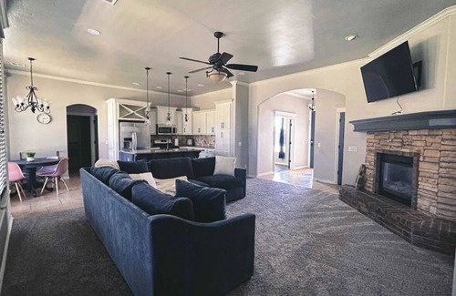 Wheatland Maison | Quaint and Spacious Home with great highway access