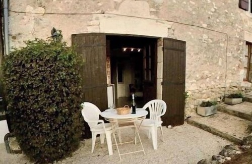 Saint-Eutrope-de-Born Maison | Quaint apartment in a quiet rural location