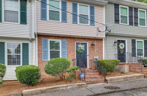 Summerville Maison | Quaint Augusta Townhome 3 Mi to the Masters!