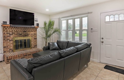 Bristol Maison | Quaint Bristol Home - Walk to Dining & Wharf!