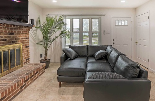 Bristol Maison | Quaint Bristol Home - Walk to Dining & Wharf!