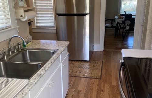 DeLand Maison | Quaint Bungalow walking distance to downtown DeLand, 2 weeks maximum Stay
