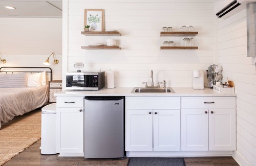 Brooks Appartement | Quaint Carriage House - Minutes from Senoia and Trilith Studios.