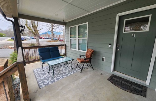 Waxhaw Maison | Quaint Condo in Waxhaw. Walking distance to all attractions!
