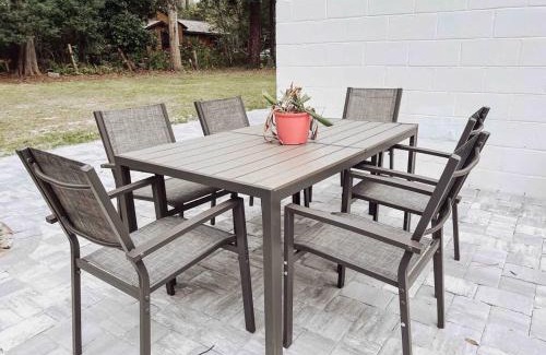 Gainesville Maison | Quaint Cottage by UF & Shands - Pet-Friendly Long Stays