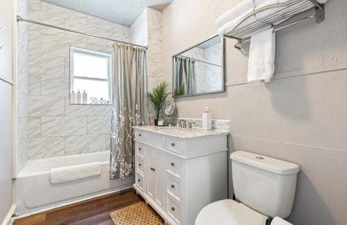 Waco Appartement | Quaint Cottage downtown Waco close to Magnolia, Baylor uni., Cameron Park Zoo.