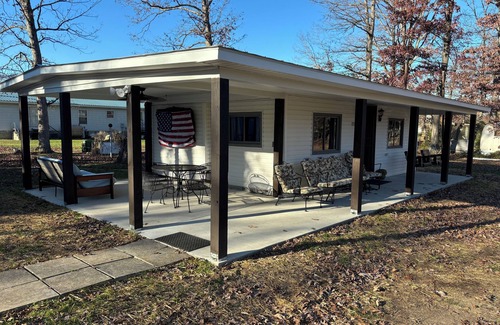 Moorefield Maison | Quaint cottage less than two miles from public river access, pet friendly!