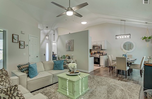 Wilmington Maison | Quaint, Cozy, Very Clean & Close to the BEACH 3 bedroom home w/ sunroom & office