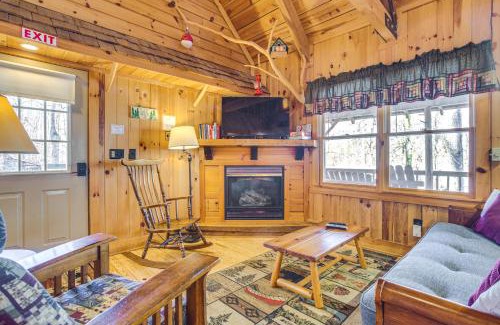 Dahlonega Maison | Quaint Dahlonega Cabin with Cavenders Creek Access!