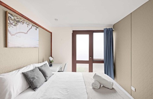 Milperra Maison | Quaint Double Room - Private Spot at Milperra - Shared Bathroom