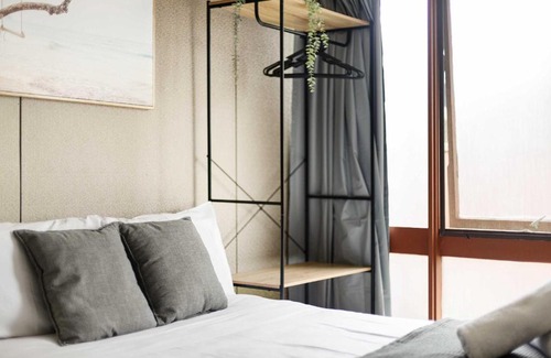 Milperra Maison | Quaint Double Room - Private Spot at Milperra - Shared Bathroom
