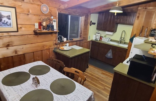 Cumberland Cabine | Quaint getaway cabin on an exclusive Northwoods lake