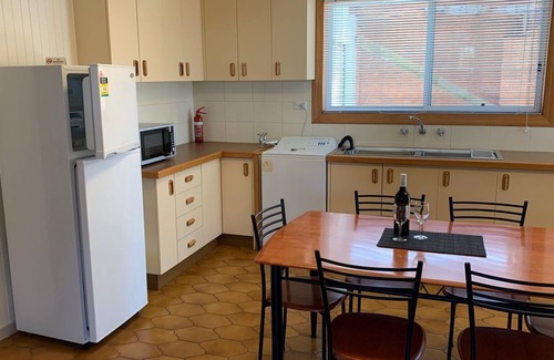 Portarlington Maison | Quaint Hideaway - Cosy retreat in the heart of Portarlington.