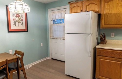 Summerlee Maison | Quaint home in Oak Hill, Conveniently Located.