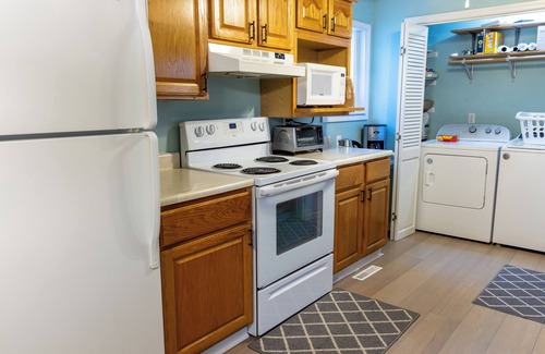 Summerlee Maison | Quaint home in Oak Hill, Conveniently Located.