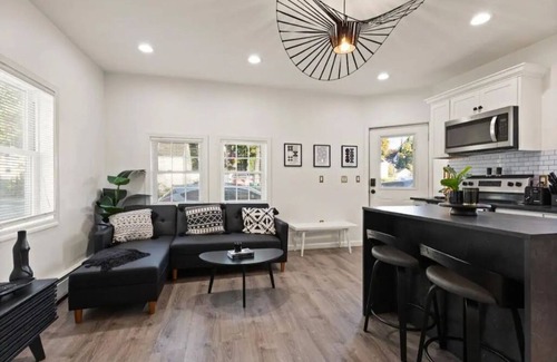Lynn Maison | Quaint Home Near Boston & Salem with private yard