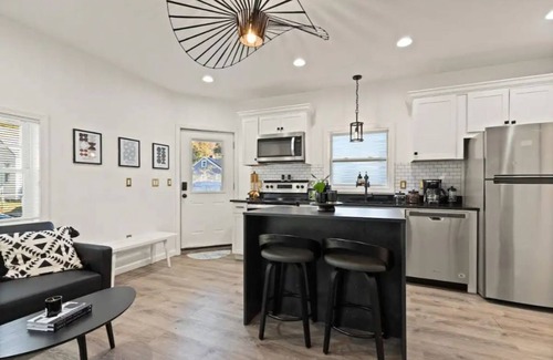 Lynn Maison | Quaint Home Near Boston & Salem with private yard