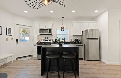 Lynn Maison | Quaint Home Near Boston & Salem with private yard