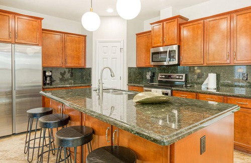 Provence Maison | Quaint home walking distance to Superbowl with patio, AC, W/D & pool access