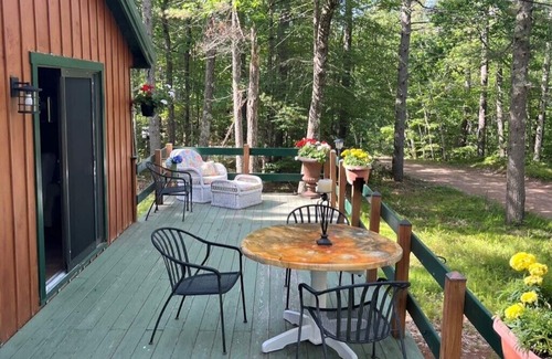 East Wakefield Cabine | Quaint lake cottage where you can enjoy the peace and serenity of nature living.