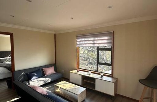 Lanseria Appartement | Quaint Log Cabin