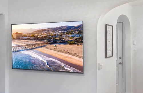 Ventura Maison | Quaint Mid-Century Cottage by the Coast