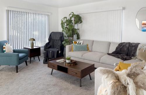 Ventura Maison | Quaint Mid-Century Cottage by the Coast