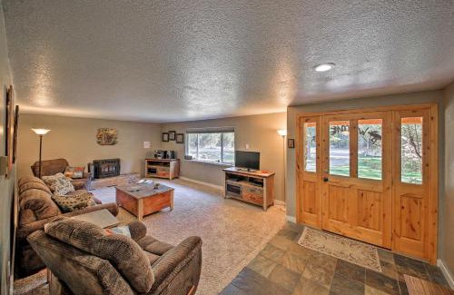 Priest River Maison | Quaint Priest Lake Cabin with Patio Less Than 1 Mi to Lake!