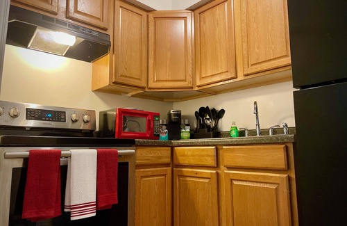 Miller Beach Maison | Quaint & Quiet Blocks From the Beach! | Smart Stays