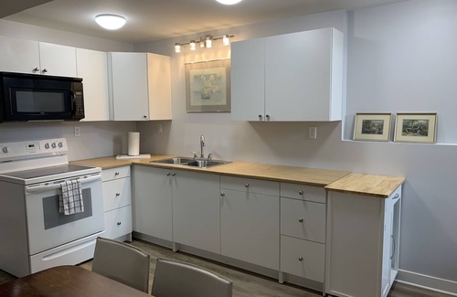 Thunder Bay Maison | Quaint, quiet, well appointed! Conveniently located.