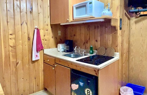 Blairmore Cabine | Quaint Riverside Cabin # 1