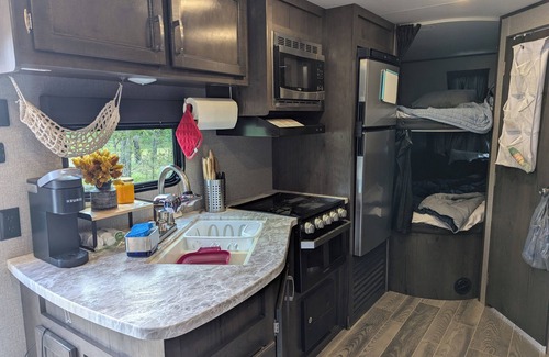 Oxford Maison | Quaint RV with AC in charming Oxford