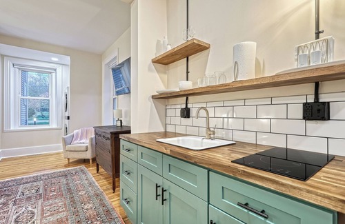 Halifax Appartement | Quaint Studio Apartment in Historic Farmhouse - Nearby river access and hiking!