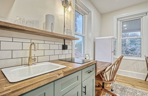 Halifax Appartement | Quaint Studio Apartment in Historic Farmhouse - Nearby river access and hiking!