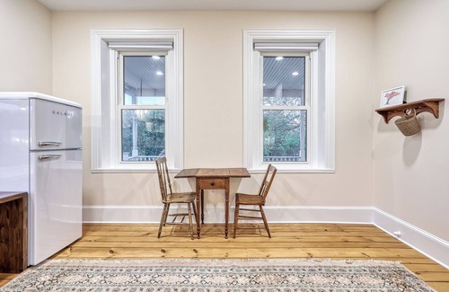 Halifax Appartement | Quaint Studio Apartment in Historic Farmhouse - Nearby river access and hiking!