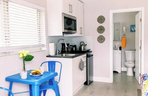 Lauderdale Harbours Appartement | Quaint Studio w/ Kitchenette, Pool, & Parking