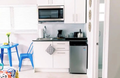 Lauderdale Harbours Appartement | Quaint Studio w/ Kitchenette, Pool, & Parking