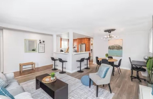 Hamilton Maison | Quaint & Stylish UPPER level 3-bed bungalow in Hamilton