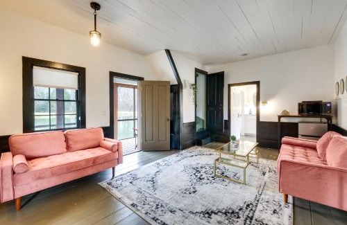 Dundee Maison | Quaint Winesburg Cottage with Porch and Pond!