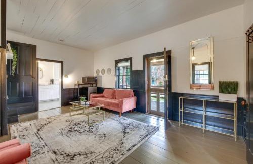 Dundee Maison | Quaint Winesburg Cottage with Porch and Pond!