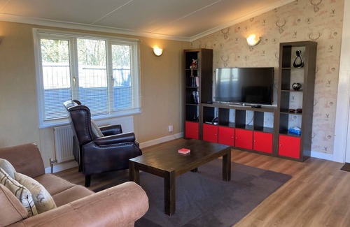 Hurst Green Cabine | Quakerfield Lodge, with private hot tub Fabulous views, dogs welcome