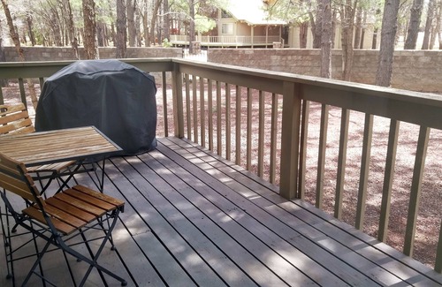 Pinetop Villa | Quality Hill Resort Villa, pour six personnes, cuisine complète, salle à manger, patio privé