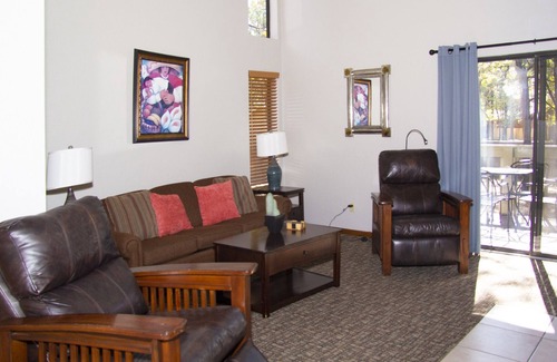 Pinetop Villa | Quality Hill Resort Villa, pour six personnes, cuisine complète, salle à manger, patio privé