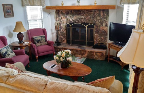 Pinetop Villa | Quality Hill Resort Villa, détendez-vous dans les grands pins