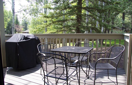 Pinetop Villa | Villa Quality Hill Resort, garage et terrasse privés, plafonds voûtés
